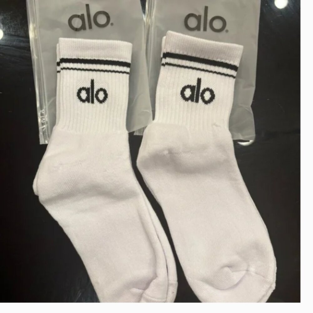 2 pack Alo Yoga Unisex Half-Crew Throwback Sock White Black